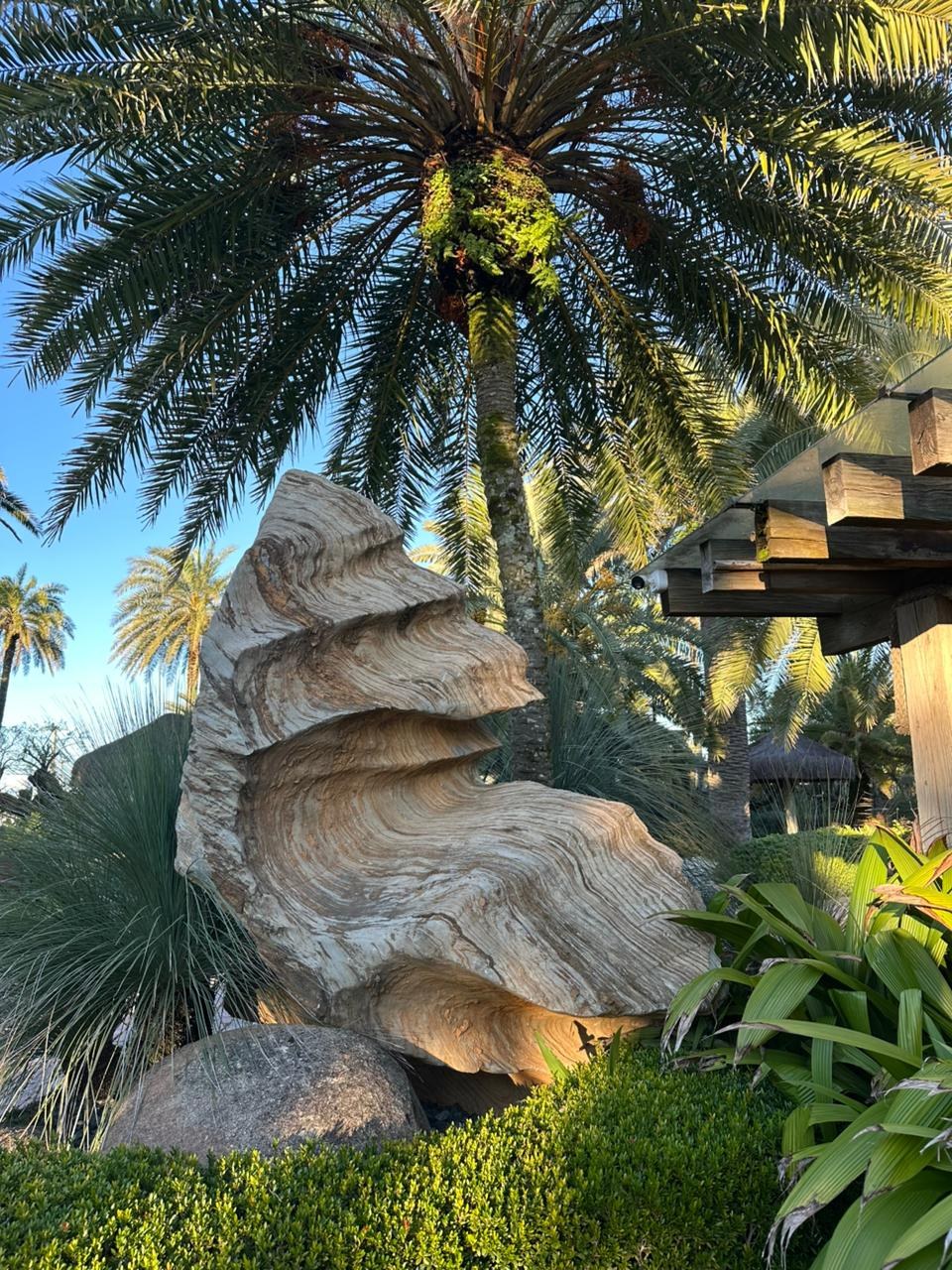 Pedras sedimentares em caminho de jardim ornamental Xangri-Lá RS
